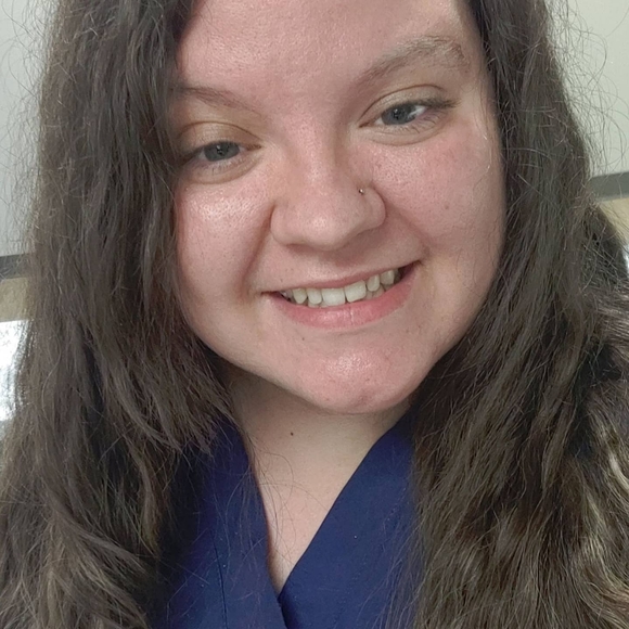 Meet your Posher, Lindsey - Picture 2 of 2